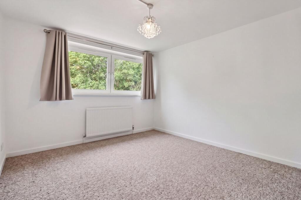 Apartment in Walton-on-Thames, Surrey - View 4