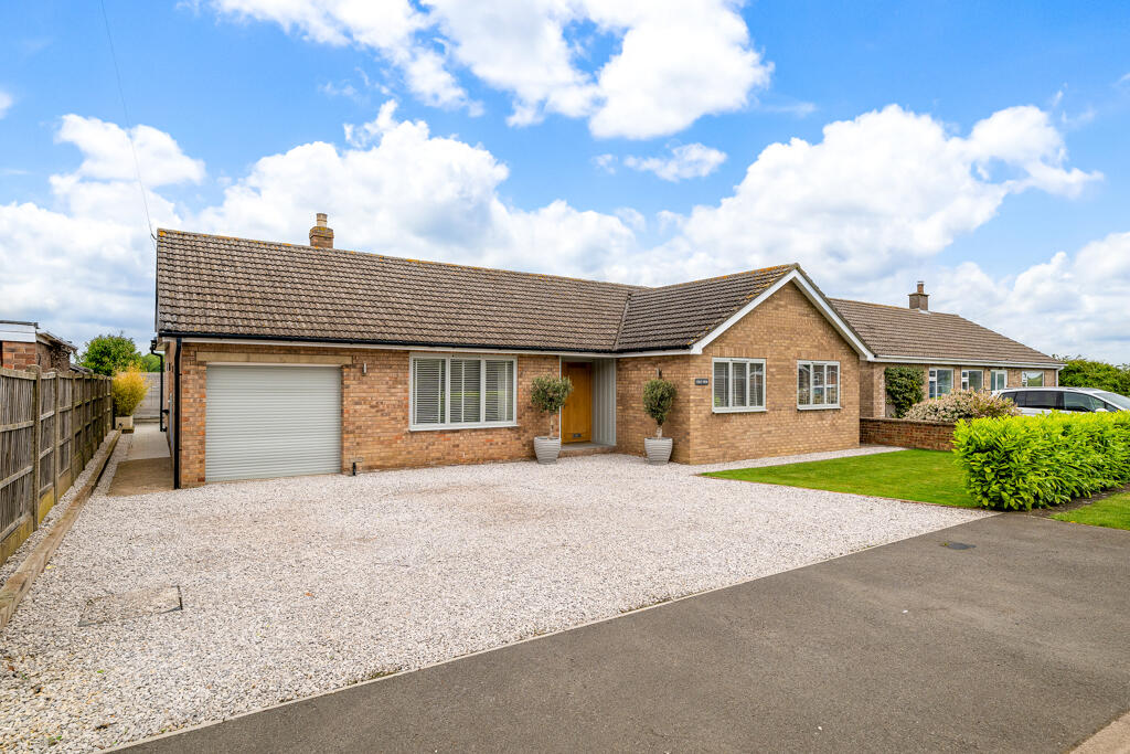 Main image of property: Field View, Willow Lane, Dunston, Lincoln, Lincolnshire, LN4 2EP