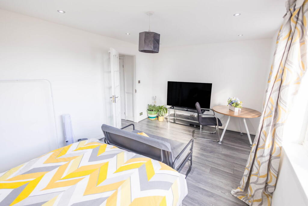 Main image of property: Monarch Close, Tilbury, RM18 8EL