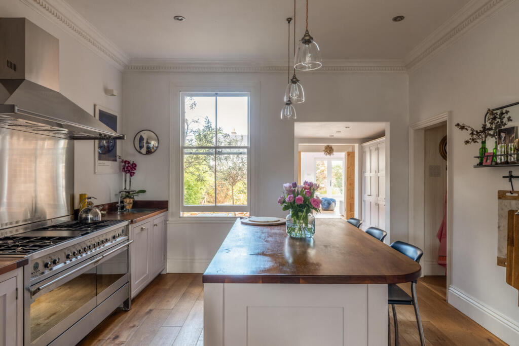House in Guildford - View 4