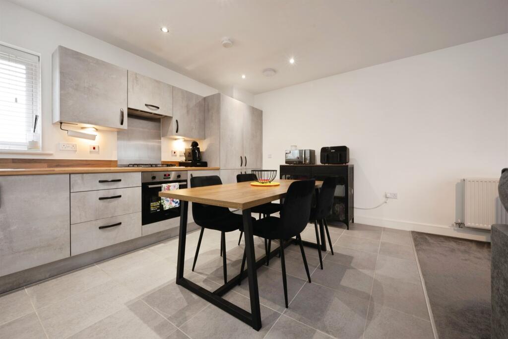 Apartment in Hemel Hempstead - View 3
