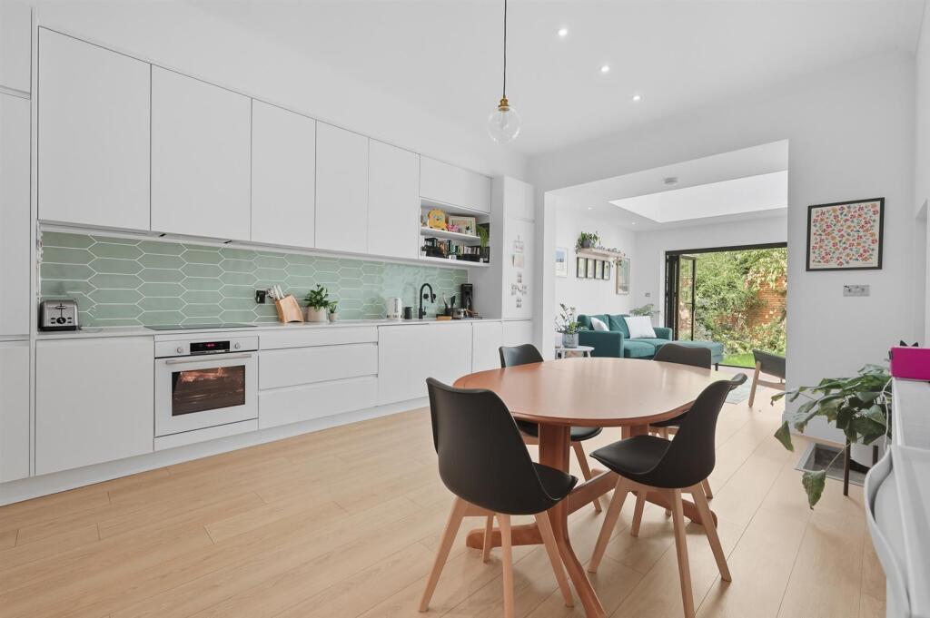Apartment in London - View 2
