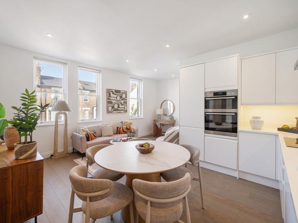 Apartment in London - View 5