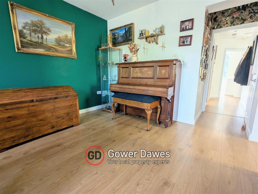 House in Grays, Little Thurrock - More