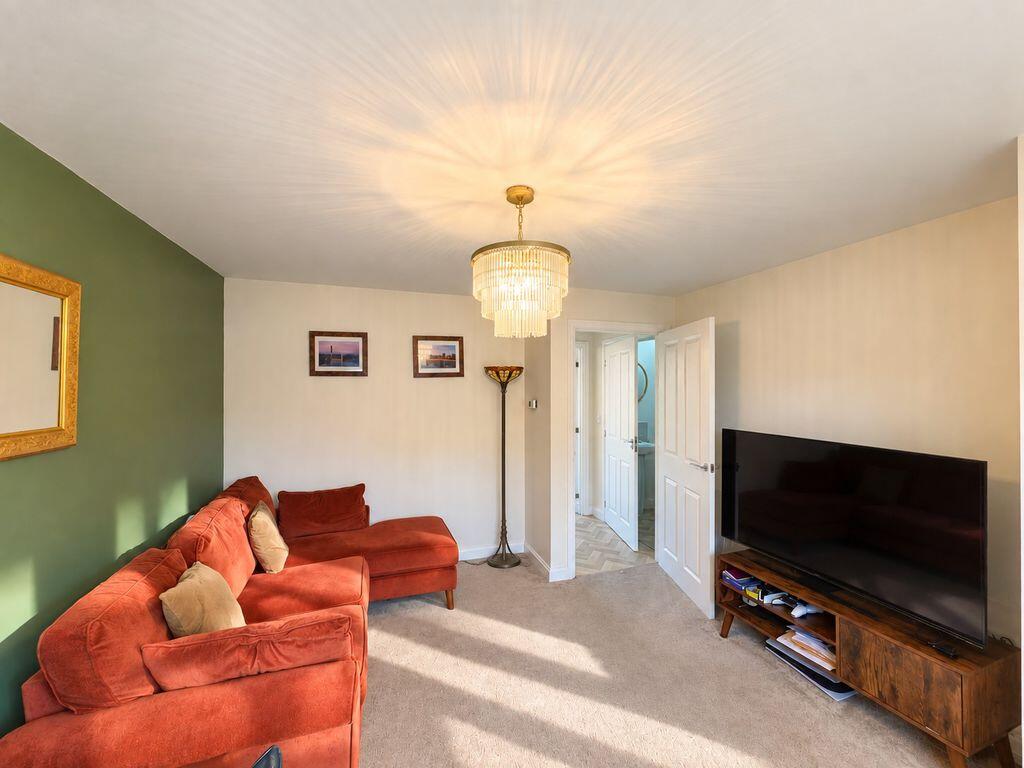 Kelly Close, Burntwood, WS7 3AL photo 4
