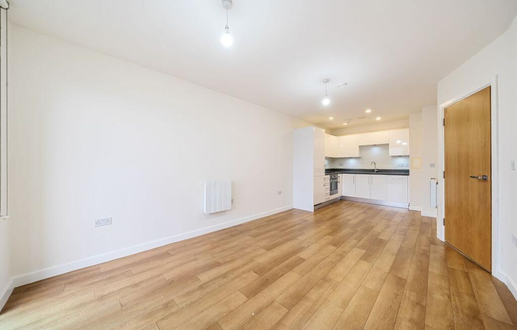 Apartment in Gillingham, Medway - View 5