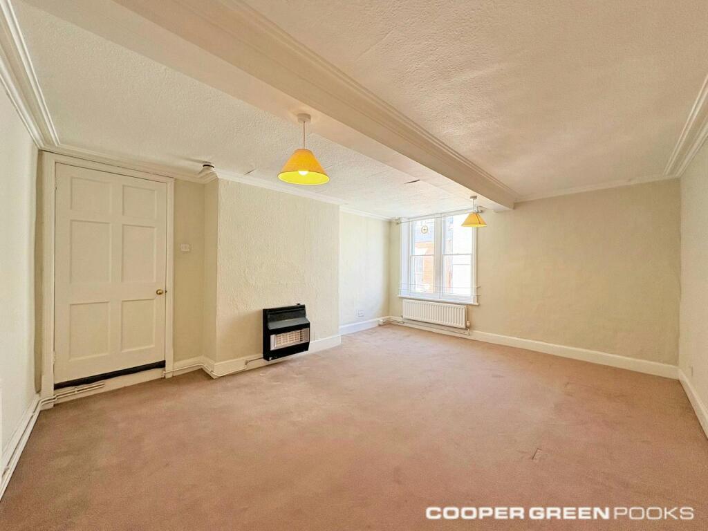 Flat 2, Living Room 2.jpeg