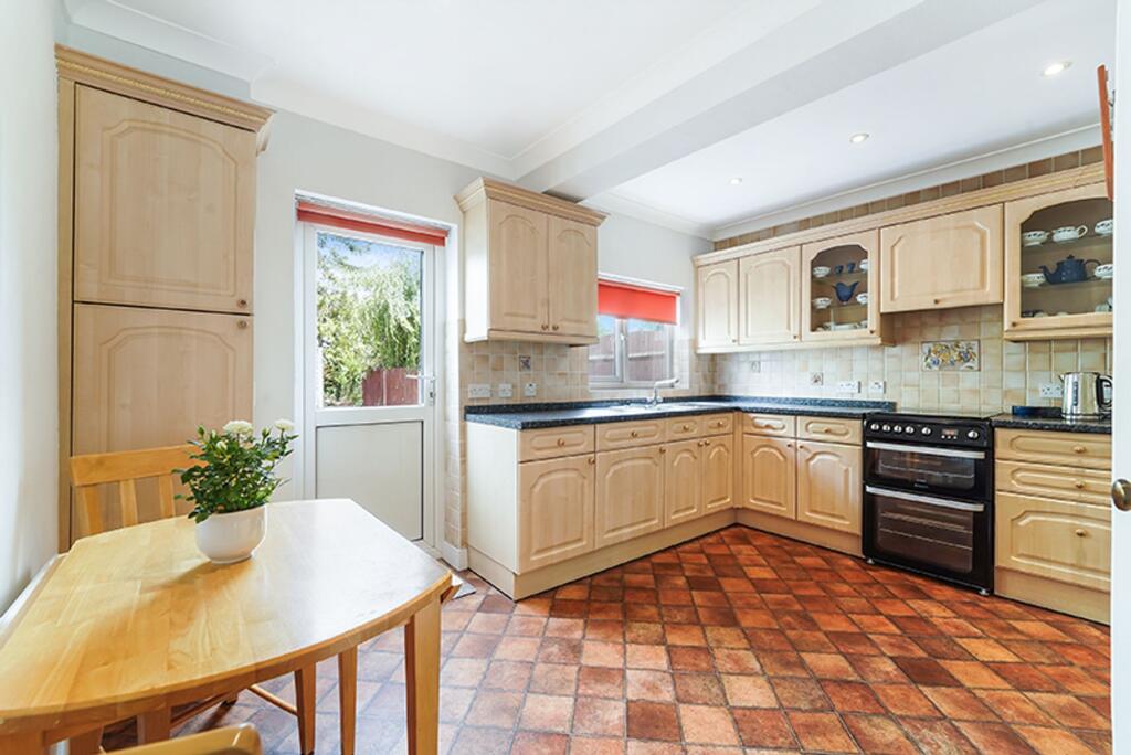 House in London, Royal Borough of Kingston upon Thames - View 5