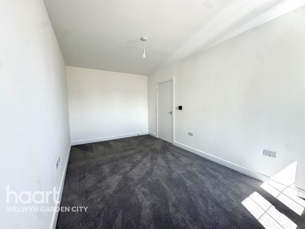 Apartment in St Albans - View 5