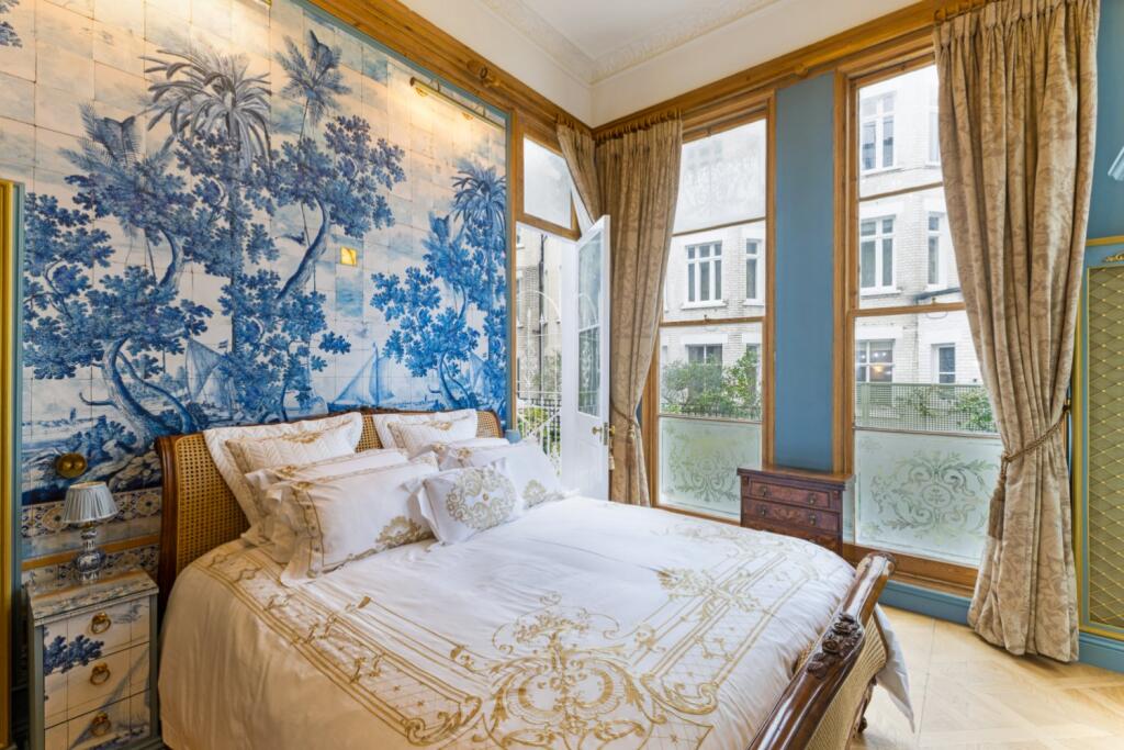 Main image of property: Pembridge Square, W2