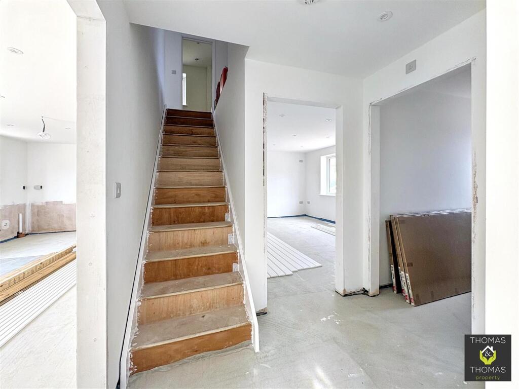 House in Gloucester - View 5