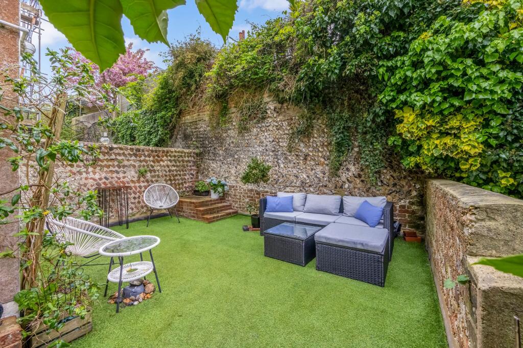 Apartment in Brighton - View 4