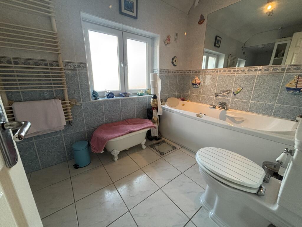 Edulf Road, Borehamwood, WD6 - More
