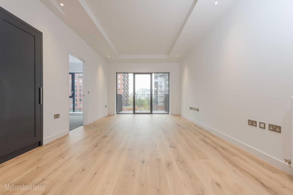Main image of property: Botanic Square, London, E14