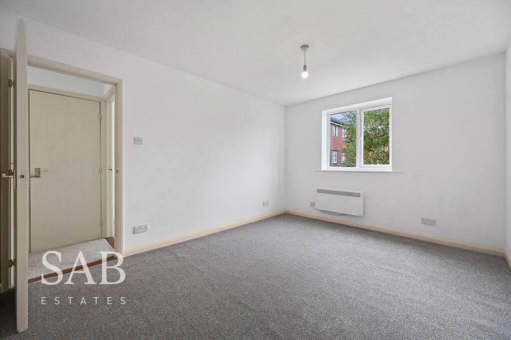 Apartment in Southall - View 5