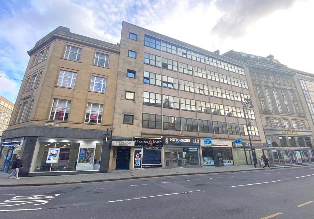 Main image of property: Flat 8 Ivebridge House, 59 Market Street, Bradford, West Yorkshire, BD1 1NE