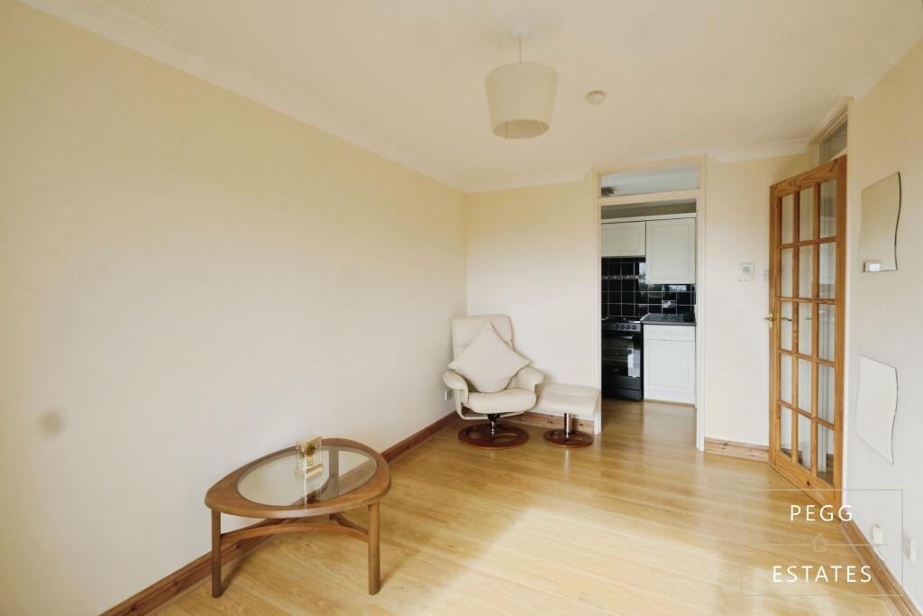 Apartment in Torquay, Torbay - View 5