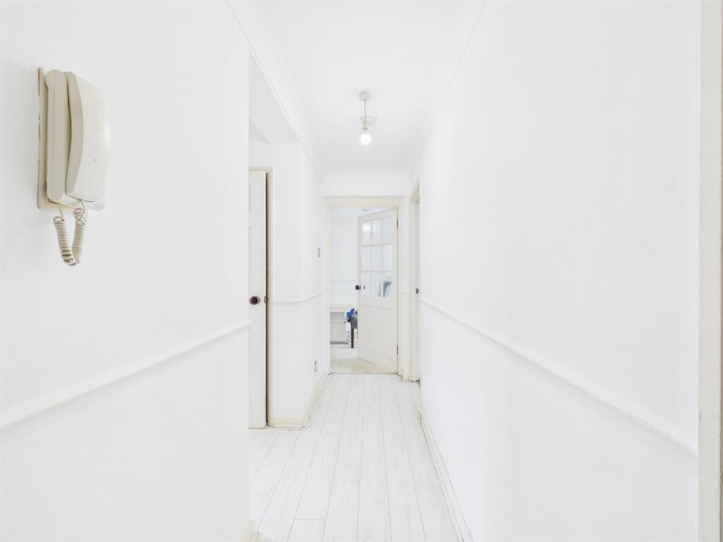 Apartment in Brighton - View 3