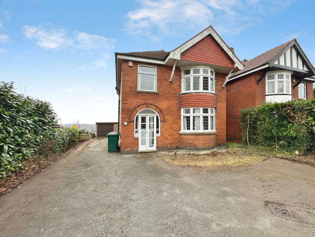 3-bed detached on Burton Road, Midway, DE11, £280,000