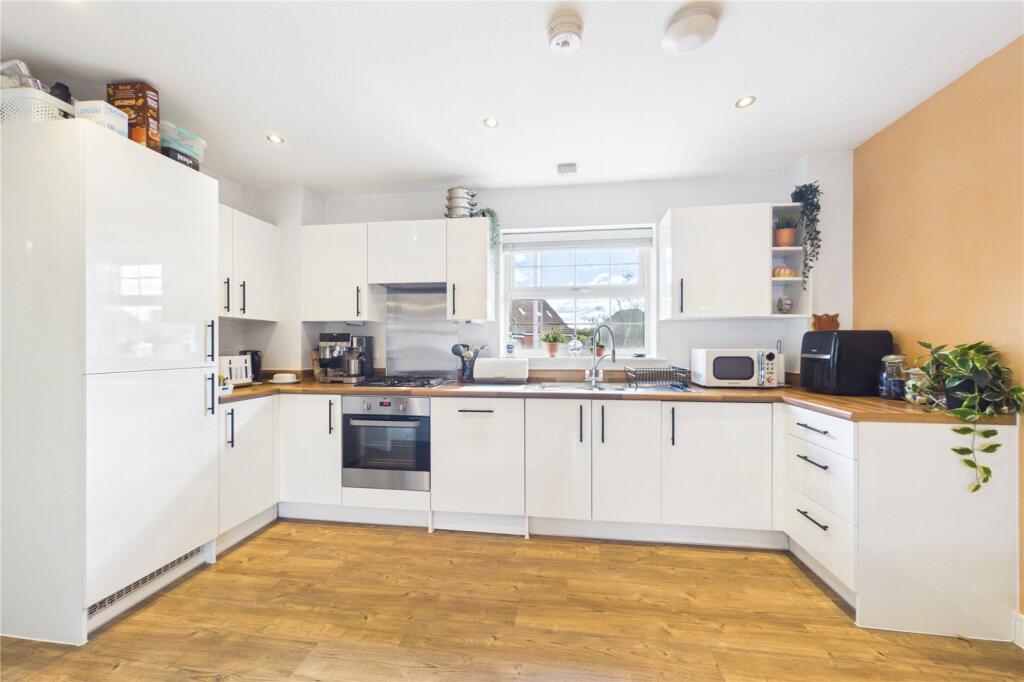 Apartment in Three Mile Cross, Shinfield - View 3