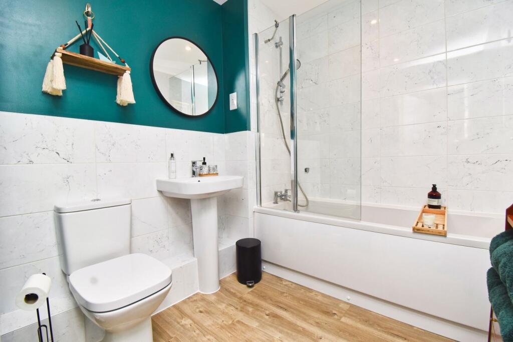 Apartment in Walton-on-Thames, Surrey - View 5