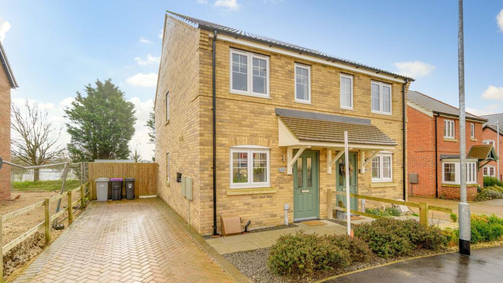 2-bed semi-detached on Hoplands Road, Coningsby, LN4, £170,000