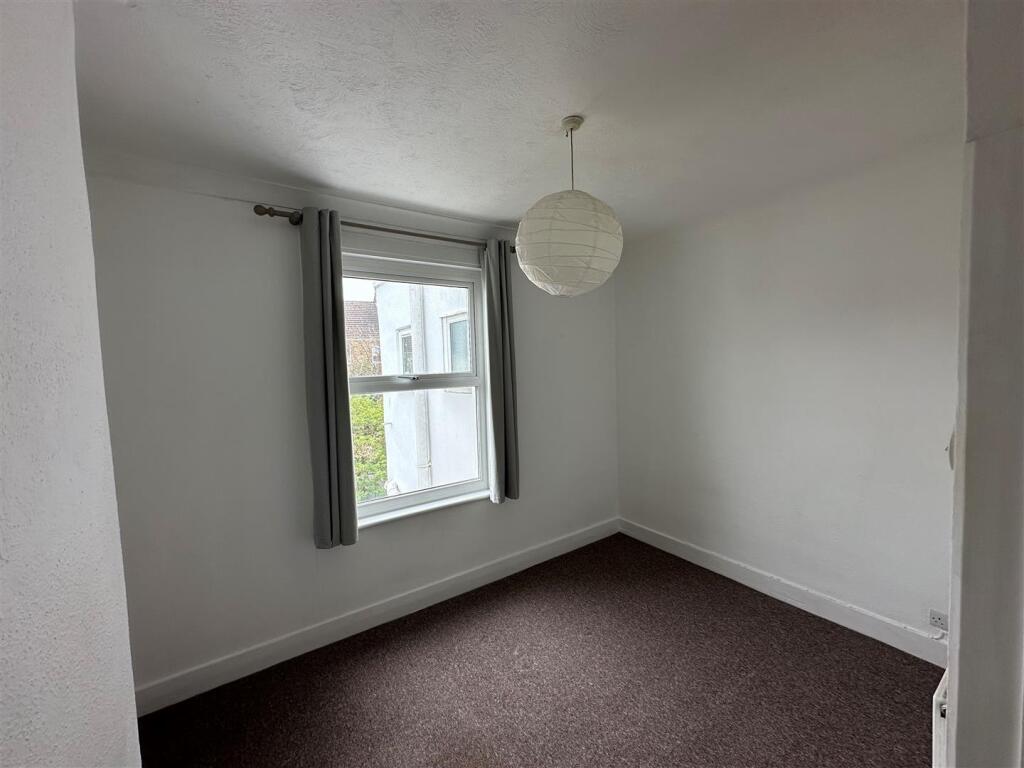 Apartment in Brighton, Queen's Park - More
