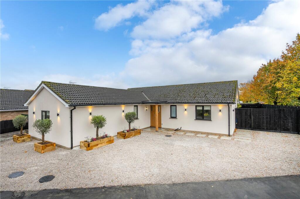 4-bed bungalow on Willow Drive, Bourne, Lincolnshire, PE10, £475,000