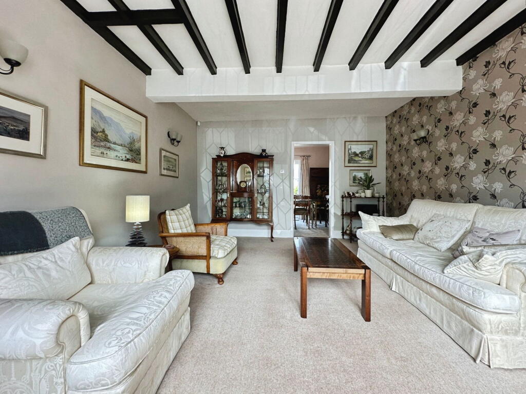 Castlecroft Road, Finchfield, Wolverhampton, WV3 8DA - More