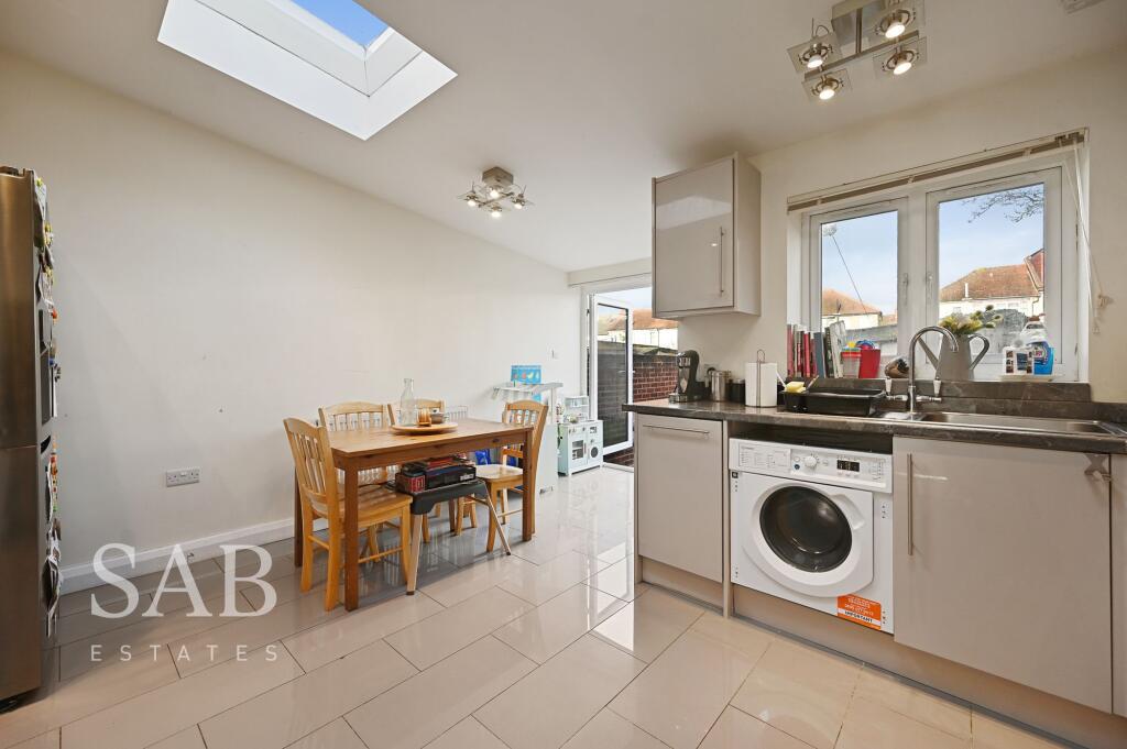 Cedar Grove, Southall, UB1 photo 4