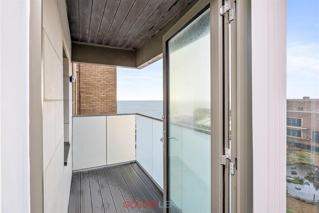 Apartment in Hove, Aldrington - More