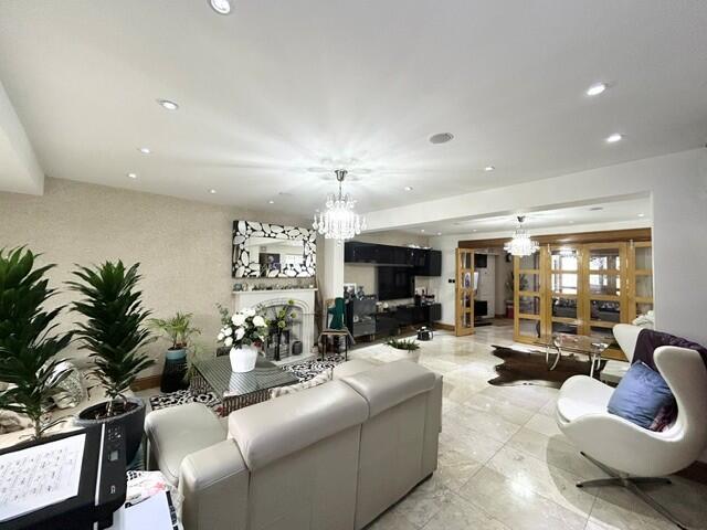 House in Romford - More