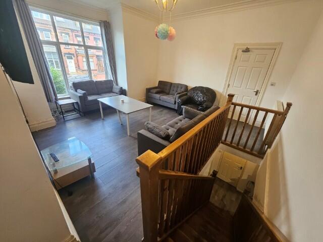 8 bedroom terraced house for rent
