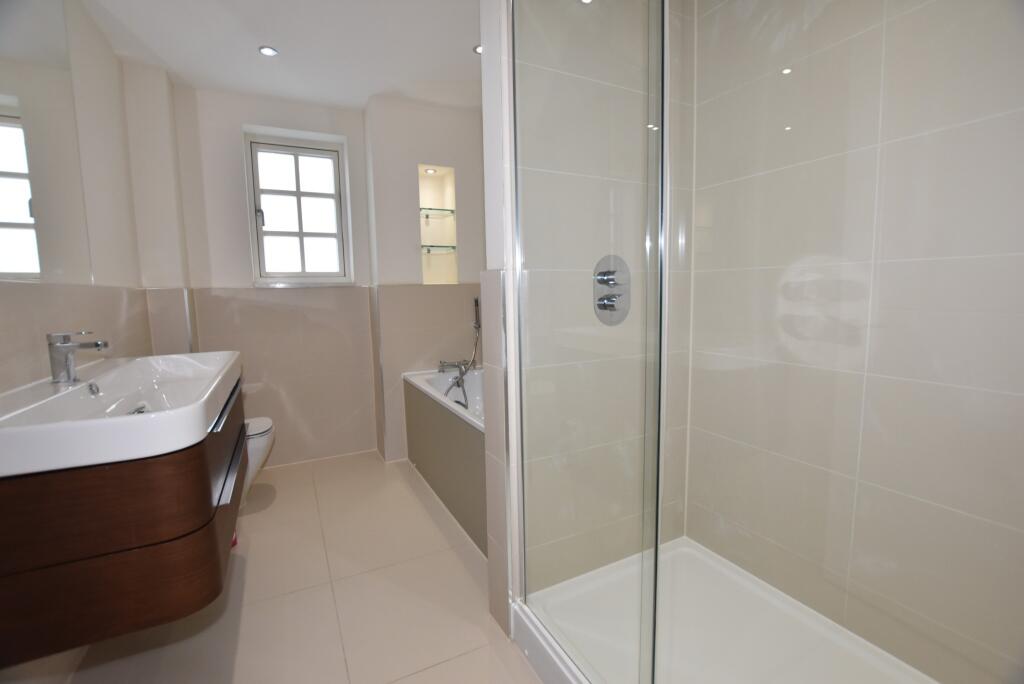 Apartment in Hemel Hempstead - View 4