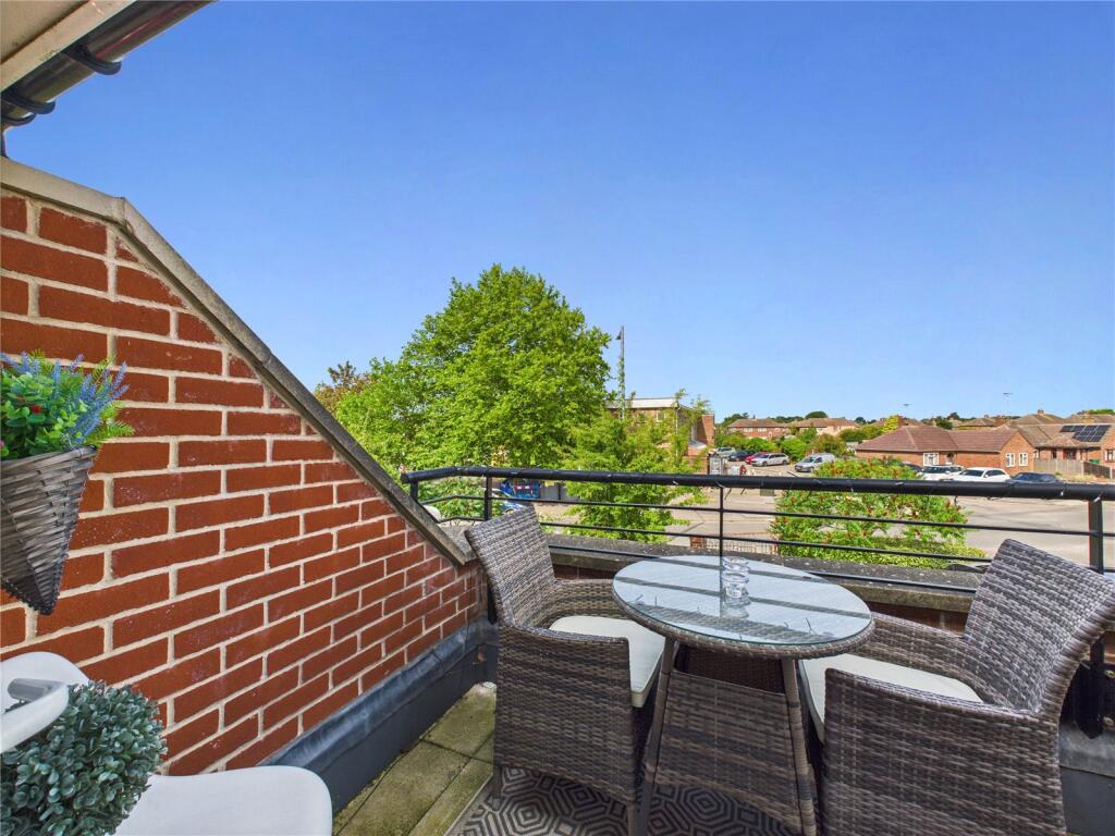 Apartment in Colchester - More