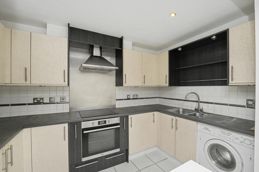 Apartment in London, Lockes Wharf, Isle of Dogs - More