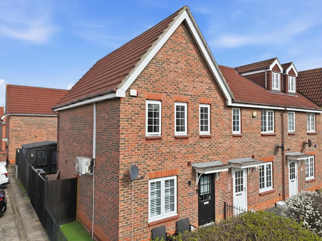 Main image of property: FROBISHER GARDENS, Chafford Hundred, Grays