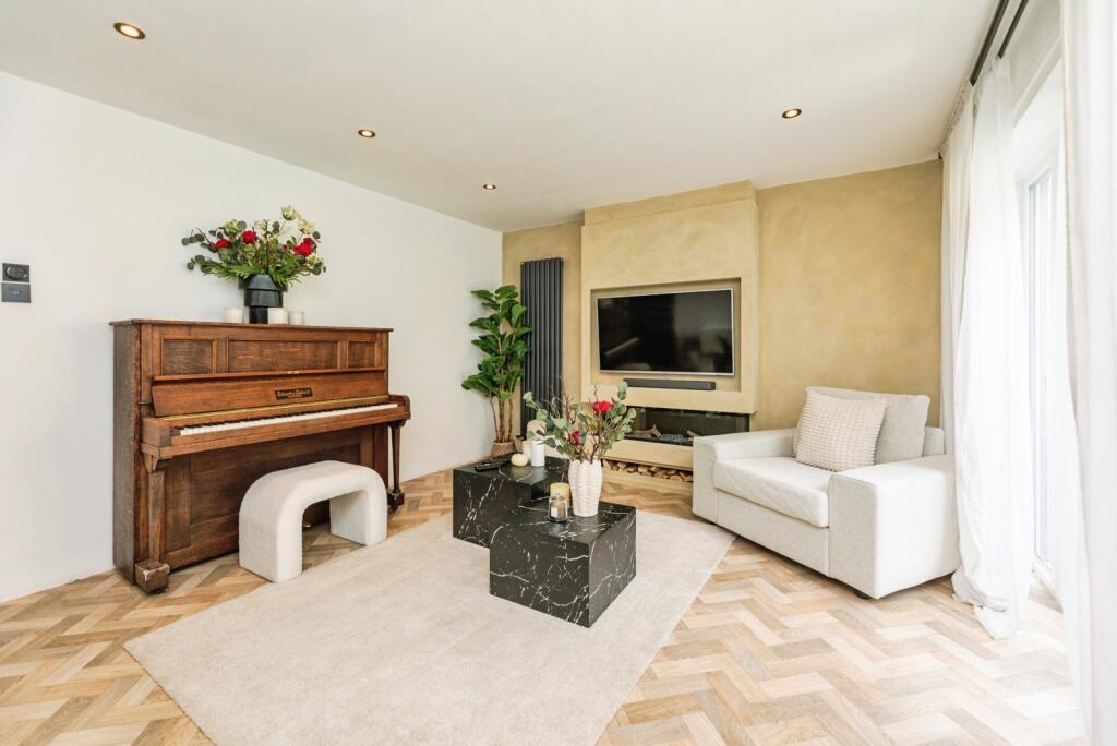 House in Rotherham, South Yorkshire - View 2