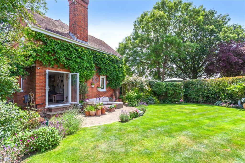 House in Slough - View 2