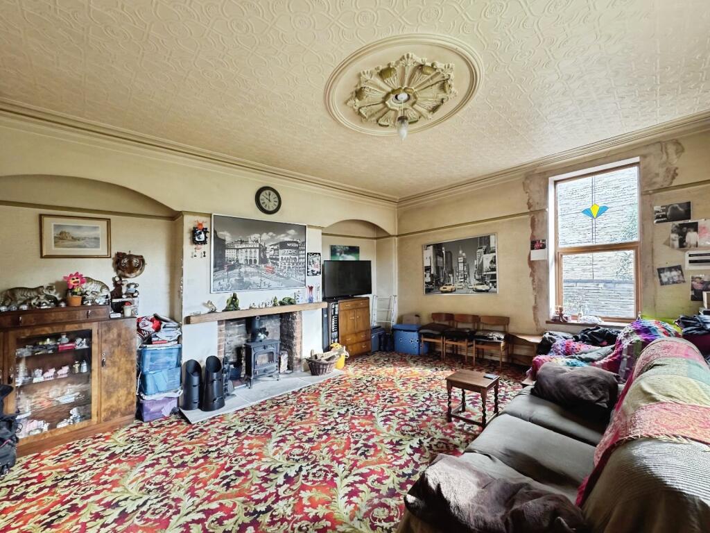 Westgate, Cleckheaton, BD19 photo 3