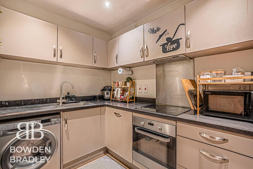 Apartment in Ilford - View 5