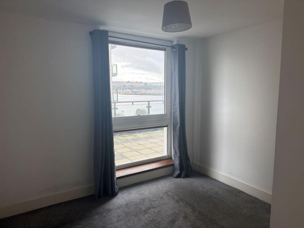 Apartment in Cardiff, Grangetown - More
