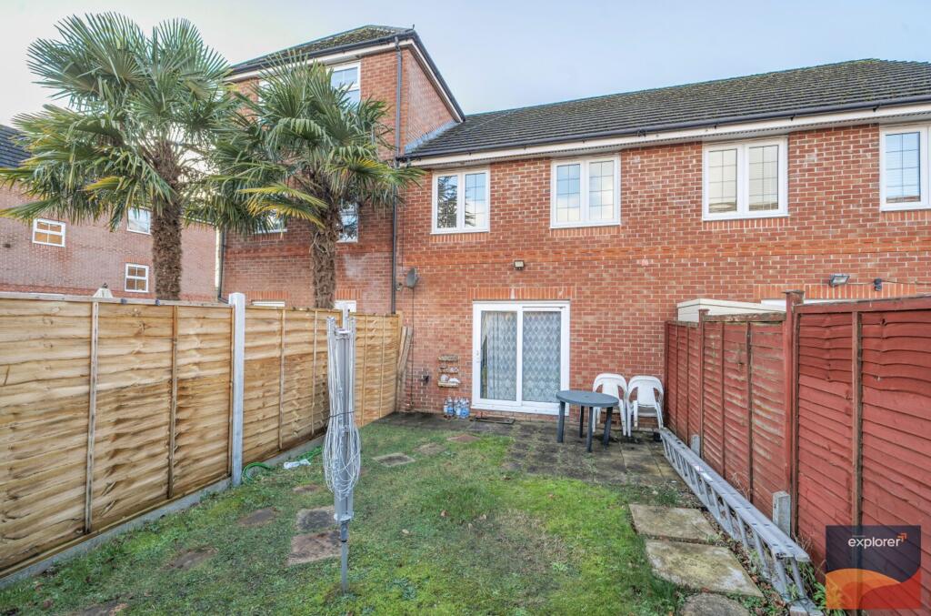 Forfield Drive, Beggarwood, RG22 photo 2