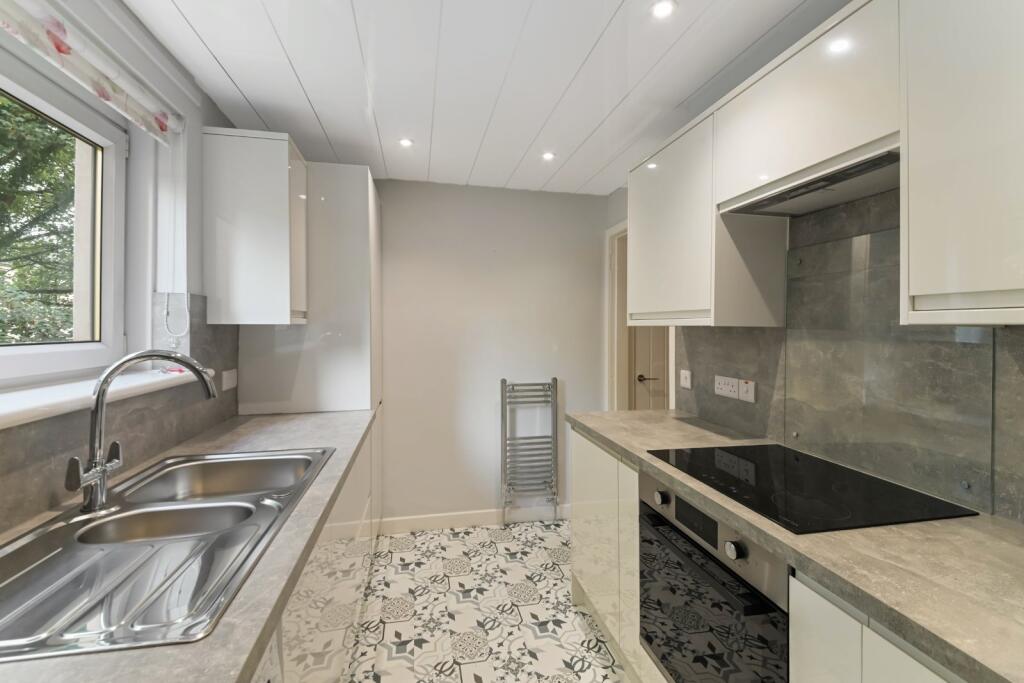 Apartment in Paisley, Castlehead - View 3
