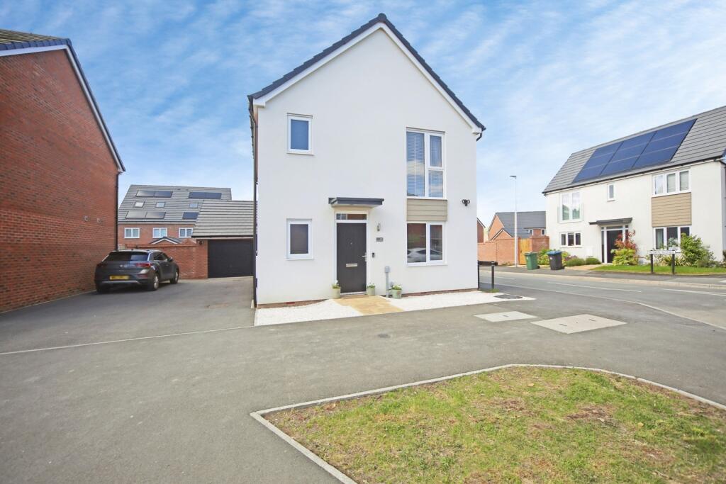3-bed detached on Chestnut Avenue, Meon Vale, Stratford-upon-Avon, Warwickshire, CV37, £400,000