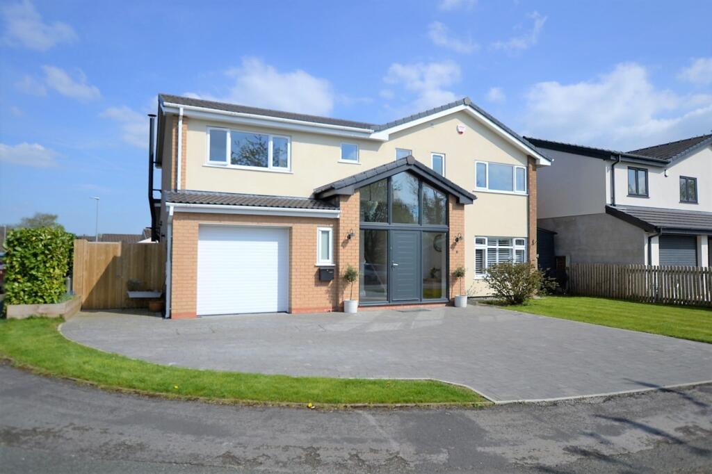 4-bed detached on Bramhall Drive, Holmes Chapel, CW4, £640,000