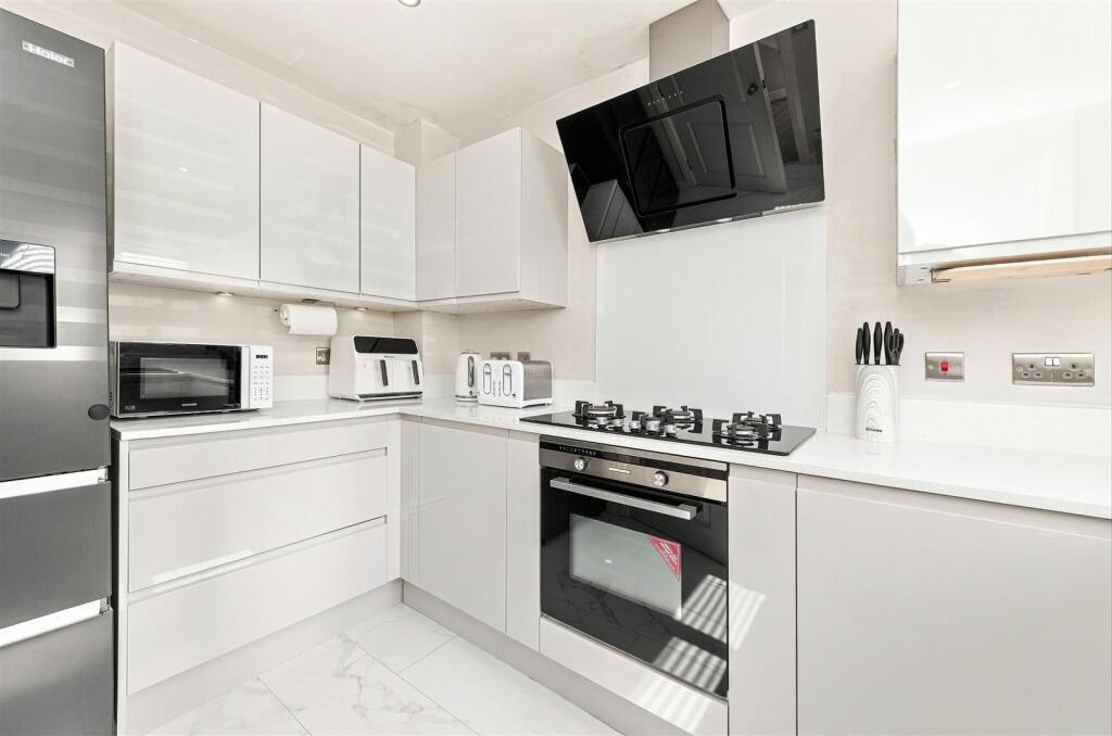 House in Huddersfield - View 5