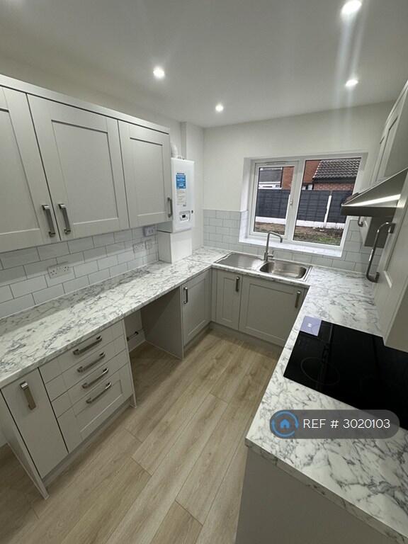 House in Rochdale, Bottom o' th' Brow - View 4
