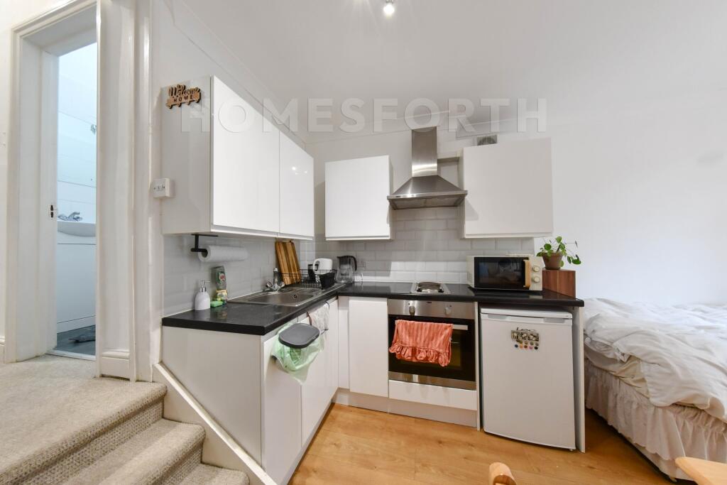 Apartment in London - View 5