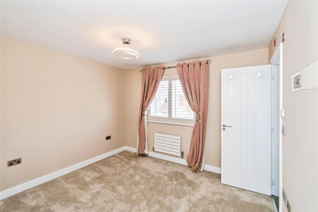 House in Southampton, (houses), Bursledon - More